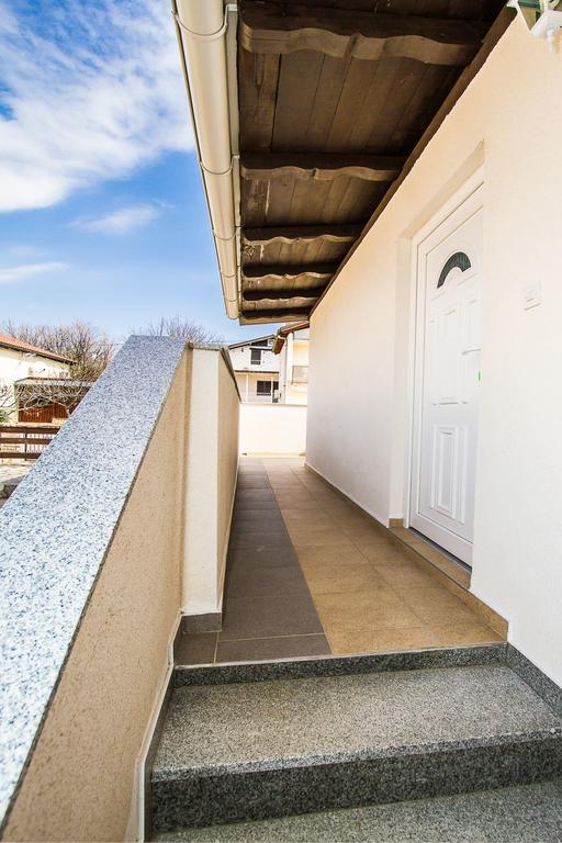 Apartmani Bregovec Maslenica Eksteriør billede